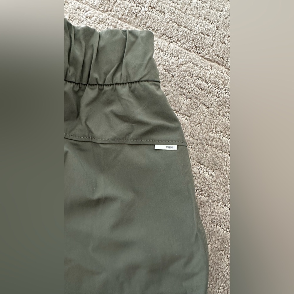 Vuori ripstop pants in olive green xs